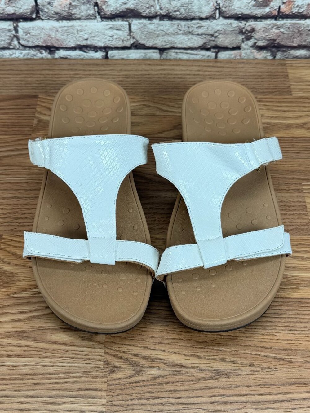 Women's VIONIC Ellie T Strap Sandals WHITE - Size 12 Wide